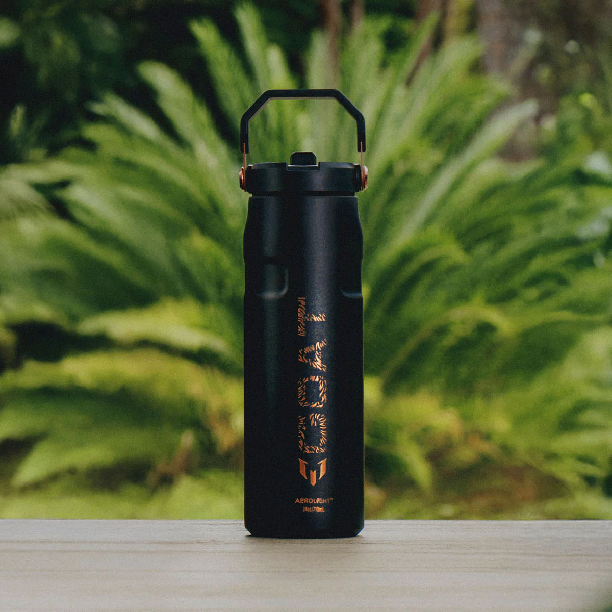 GARRAFA TÉRMICA AEROLIGHT FLIP STRAW MESSI BLACK STANLEY | 710ML